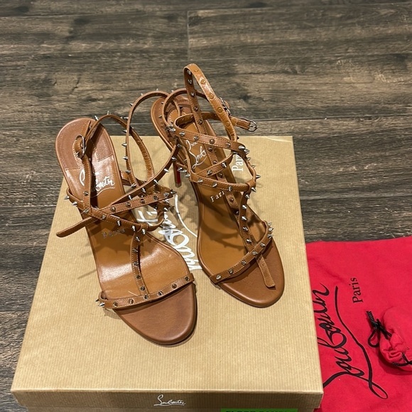 CHRISTIAN LOUBOUTIN
Women's 'bombina Spikes' Sandals in Cuoio 36 BNIB - Picture 2 of 5